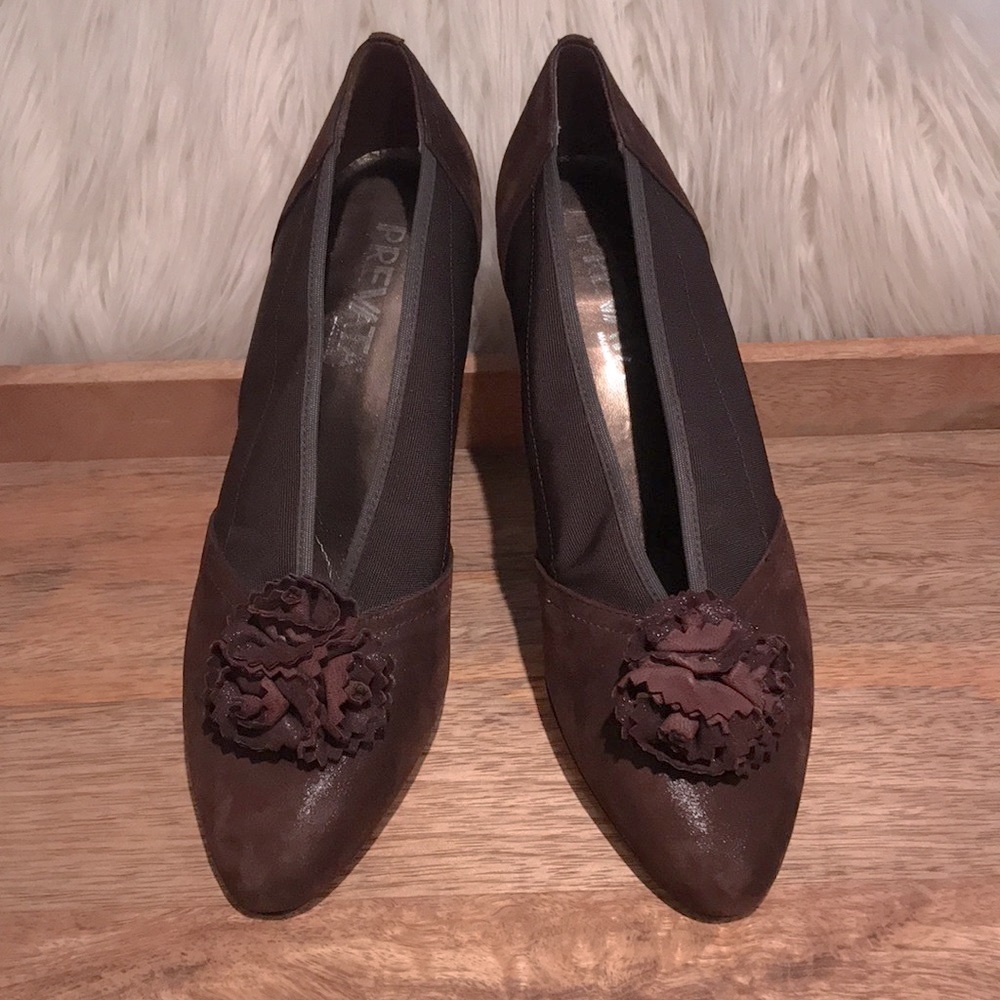 NWOT Prevata Italy suede & nylon stretch pump, flower mot…Sz8